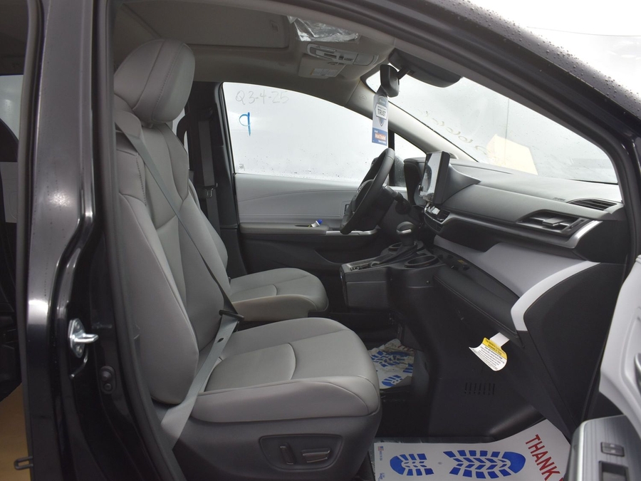 New 2025 Toyota Sienna Hybrid XLE Plus - BraunAbility Side Entry Entry In Floor Automatic Ramp