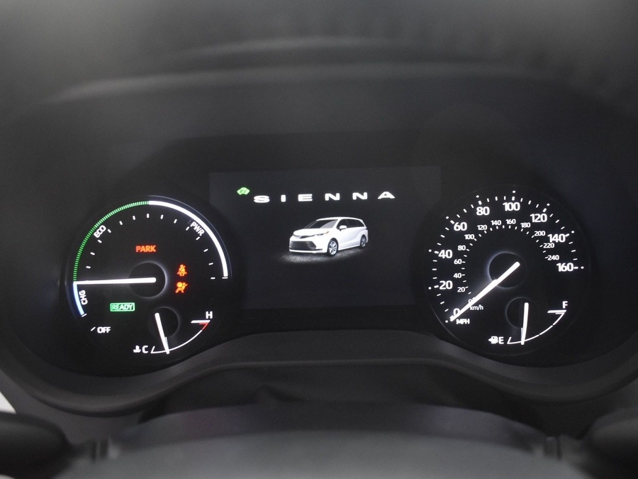 New 2025 Toyota Sienna Hybrid XLE Base - BraunAbility Side Entry Entry Fold Out Automatic Ramp