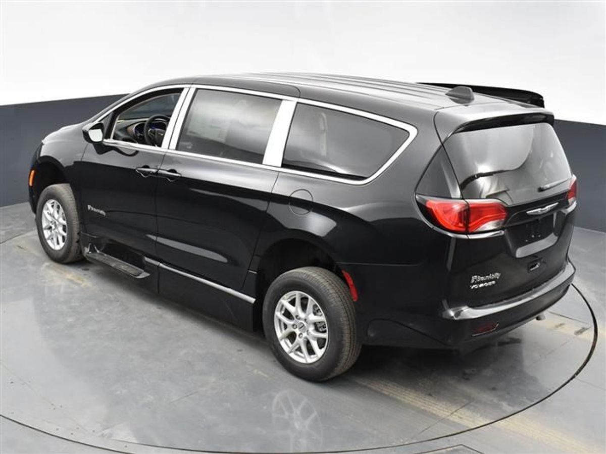 2023 CHRYSLER VOYAGER - Image 5