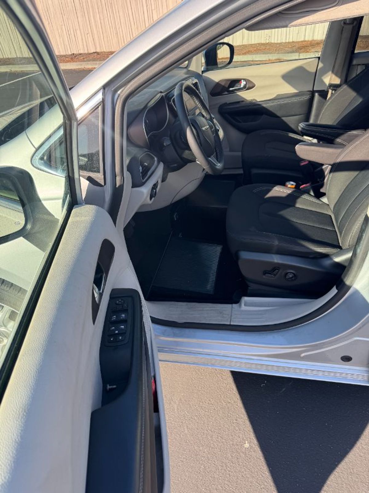 2023 CHRYSLER VOYAGER - Image 7