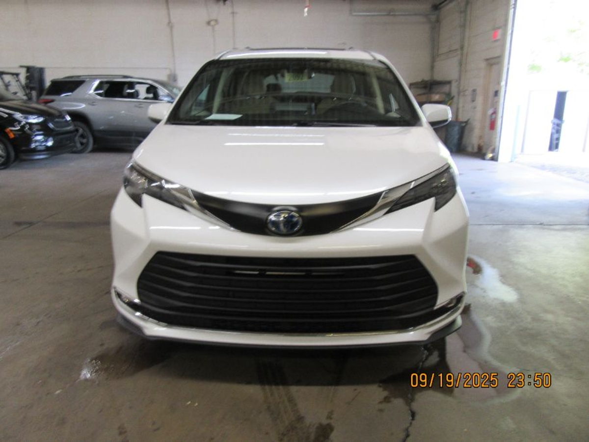 2024 TOYOTA SIENNA - Image 12
