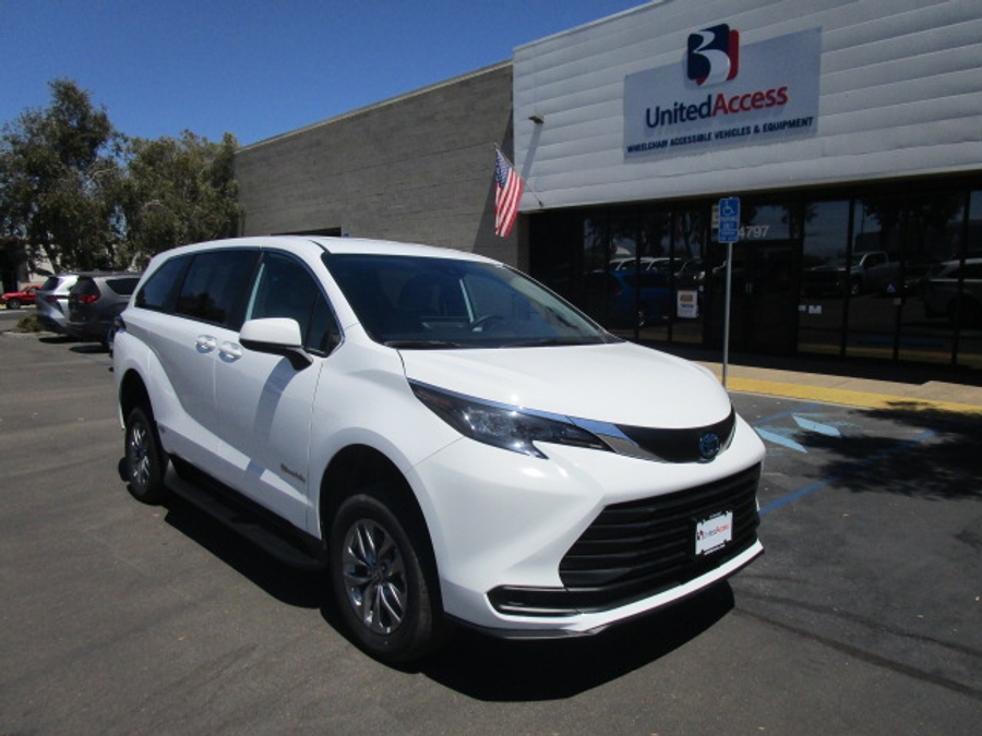 New 2025 Toyota Sienna Hybrid LE - BraunAbility Commercial Rear Entry Entry Fold Out Manual Ramp