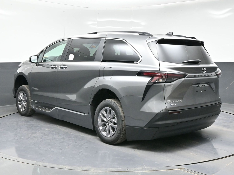 New 2026 Toyota Sienna Hybrid XLE Add - BraunAbility Side Entry Fold Out Automatic Ramp