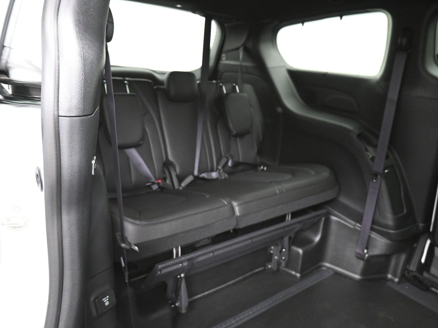 White Chrysler Pacifica image number 6