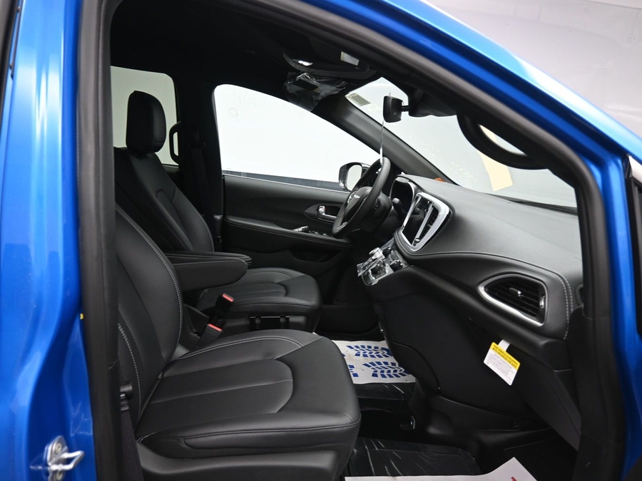 Blue Chrysler Pacifica image number 8