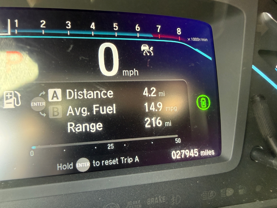White Honda Odyssey image number 18