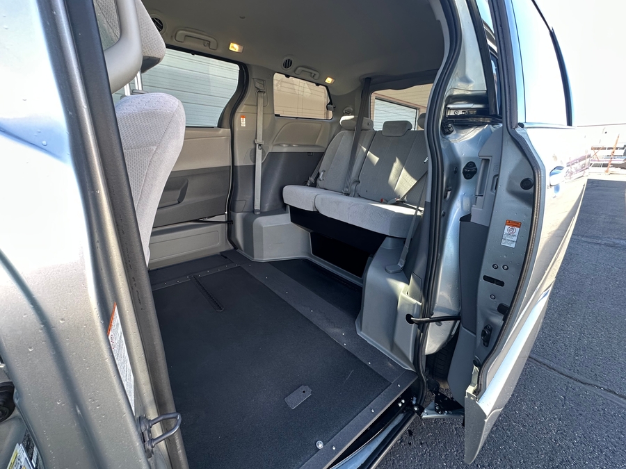 Used 2020 Toyota Sienna LE - VMI Side Entry Entry In Floor Automatic Ramp