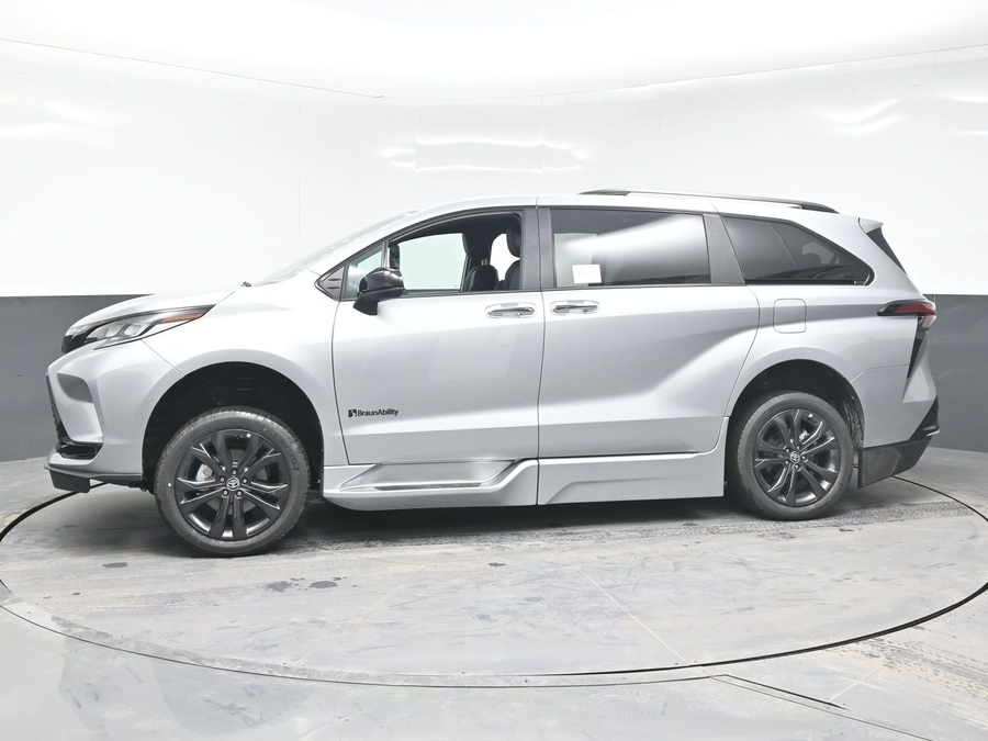 New 2025 Toyota Sienna Hybrid XSE Sport - BraunAbility Side Entry Entry Fold Out Automatic Ramp