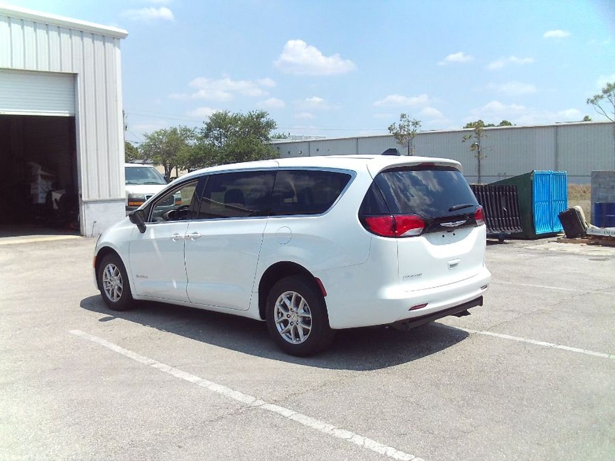 2024 CHRYSLER VOYAGER - Image 5