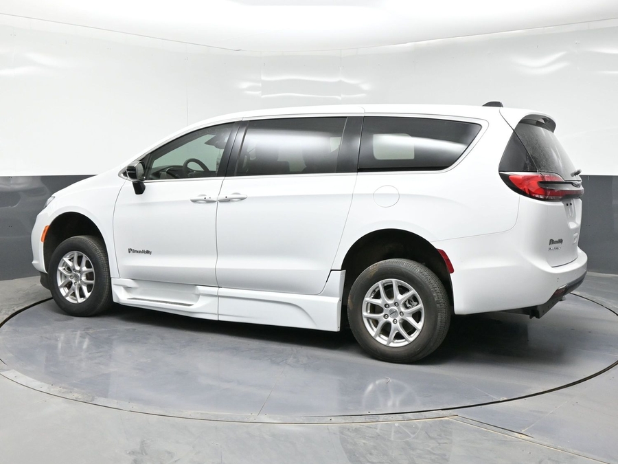 Used 2024 Chrysler Pacifica Touring L - BraunAbility Side Entry Entry Fold Out Automatic Ramp
