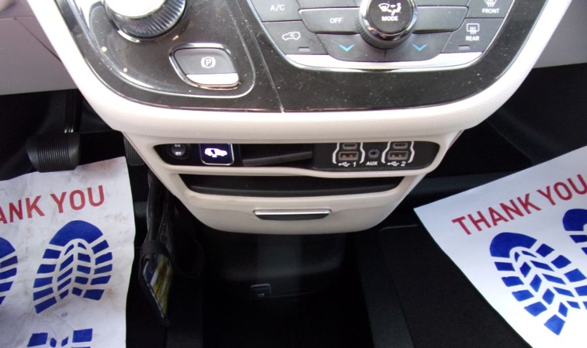 2023 CHRYSLER VOYAGER - Image 12