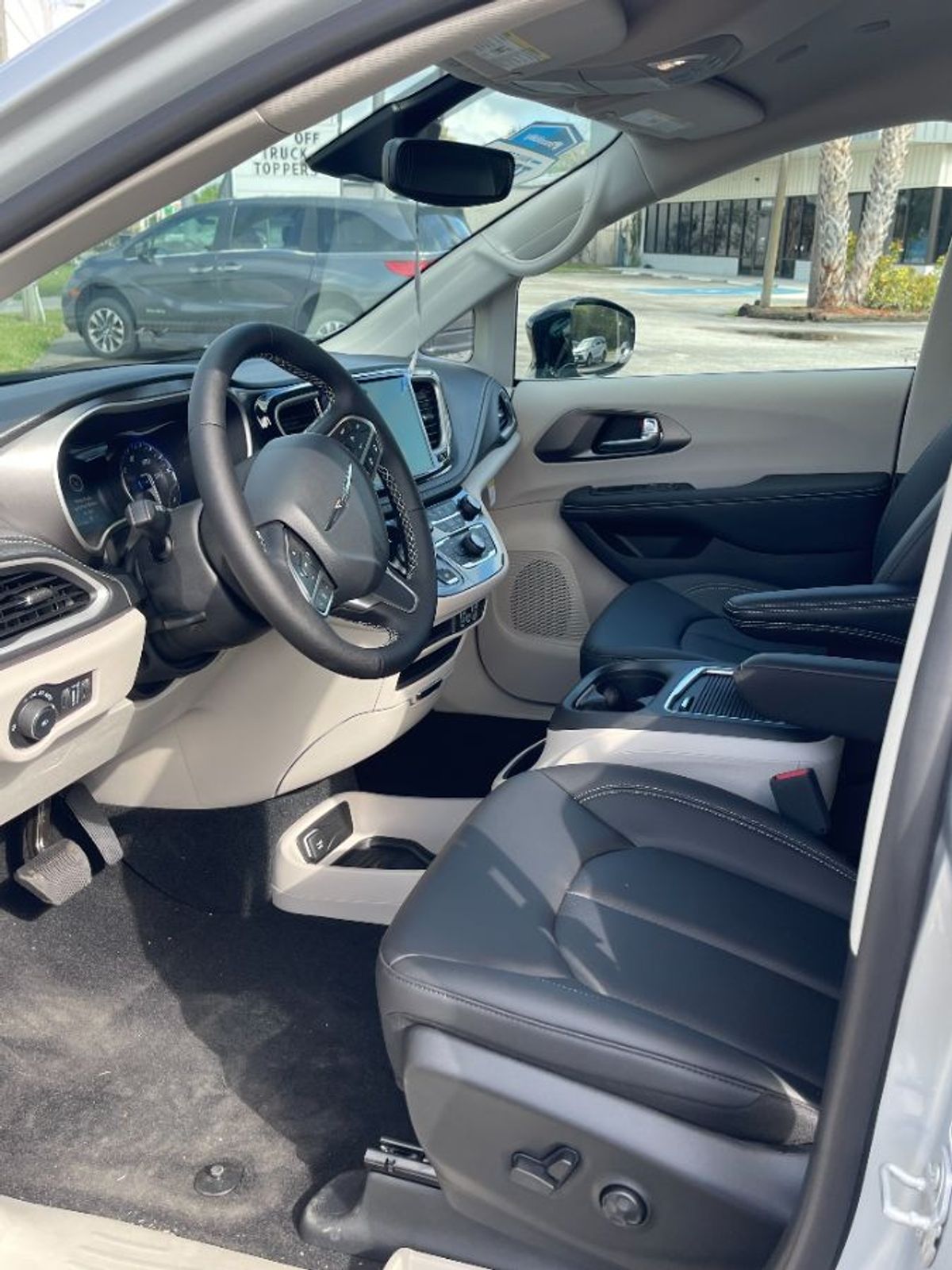 2024 CHRYSLER PACIFICA - Image 7