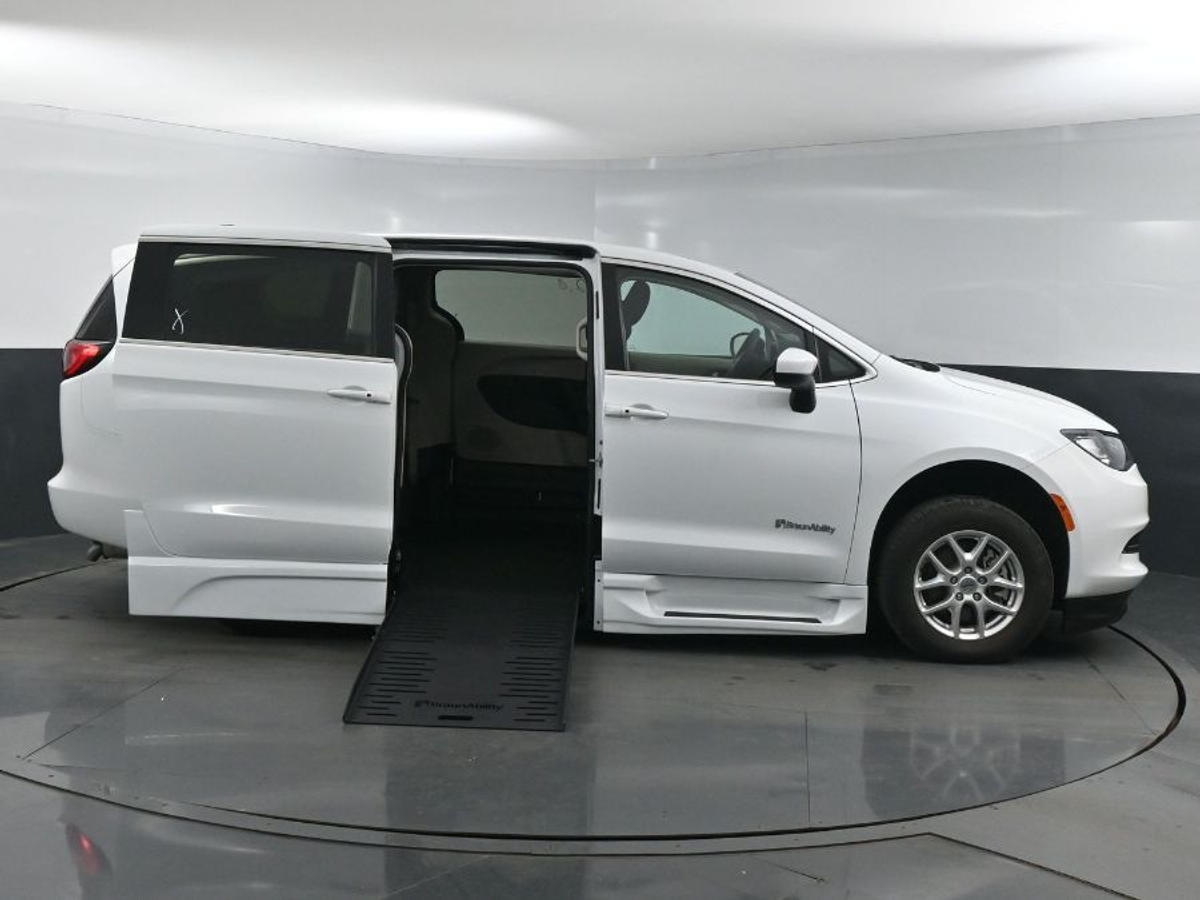 2023 CHRYSLER VOYAGER - Image 8