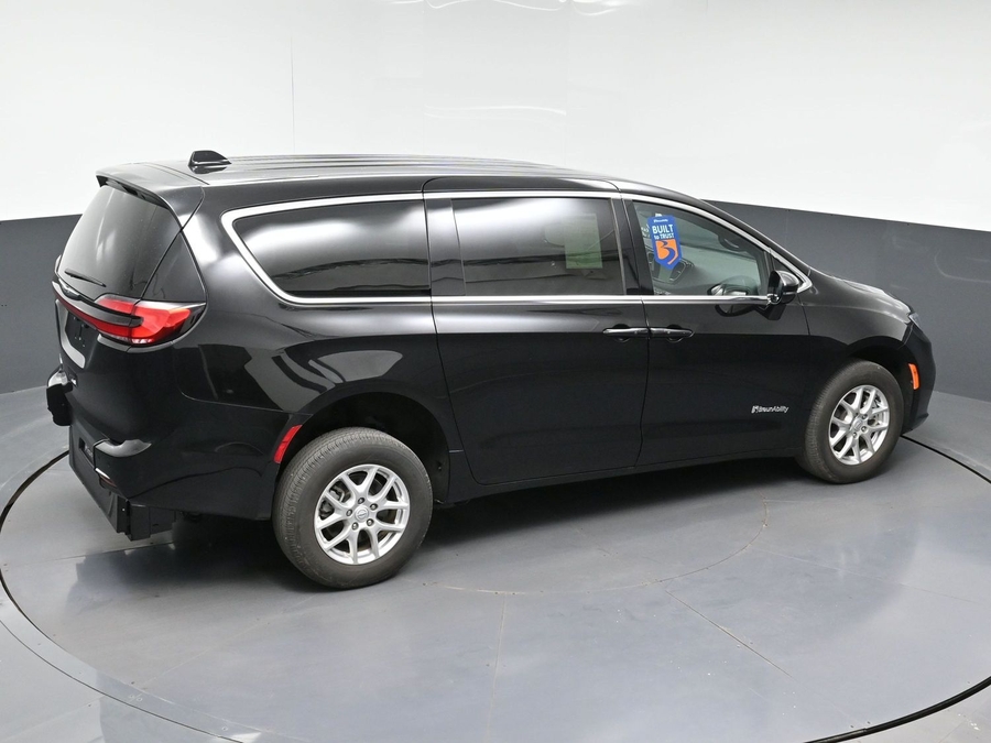 Used 2025 Chrysler Pacifica Select - BraunAbility Rear Entry Fold Out Manual Ramp