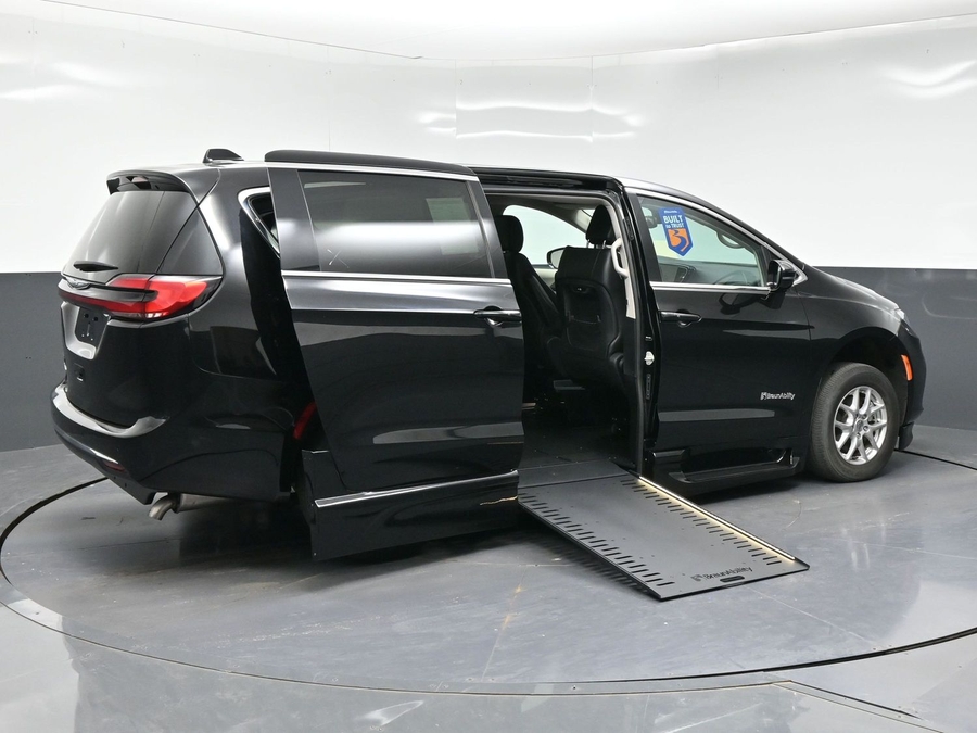 Used 2024 Chrysler Pacifica Touring L - BraunAbility Side Entry In Floor Automatic Ramp