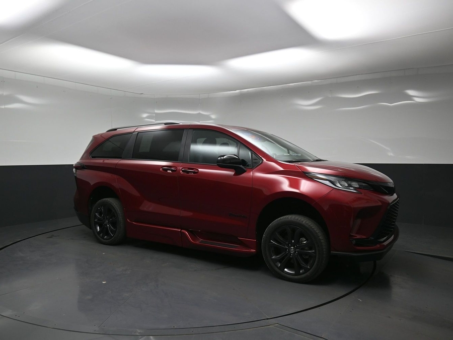 New 2026 Toyota Sienna Hybrid XSE Sport - BraunAbility Side Entry In Floor Automatic Ramp