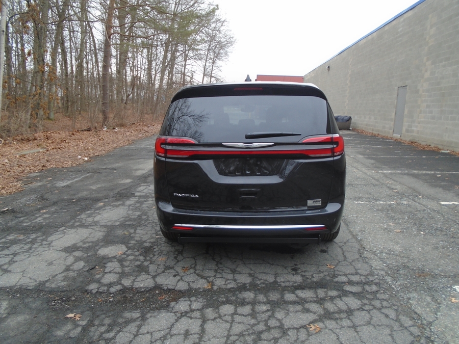 Black Chrysler Pacifica image number 13