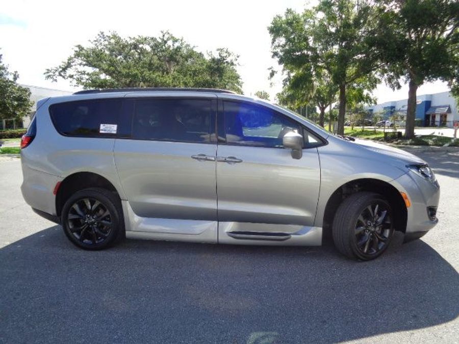 Used 2018 Chrysler Pacifica Touring L Plus - VMI Side Entry Entry In Floor Automatic Ramp