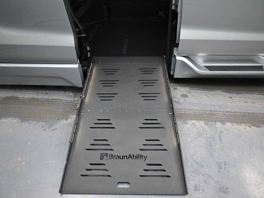 New 2025 Toyota Sienna Hybrid XLE Plus - BraunAbility Side Entry Entry Fold Out Automatic Ramp