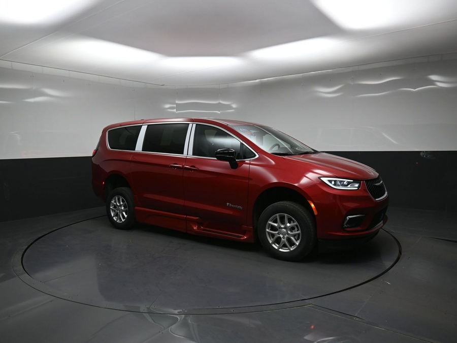 Red Chrysler Pacifica image number 14