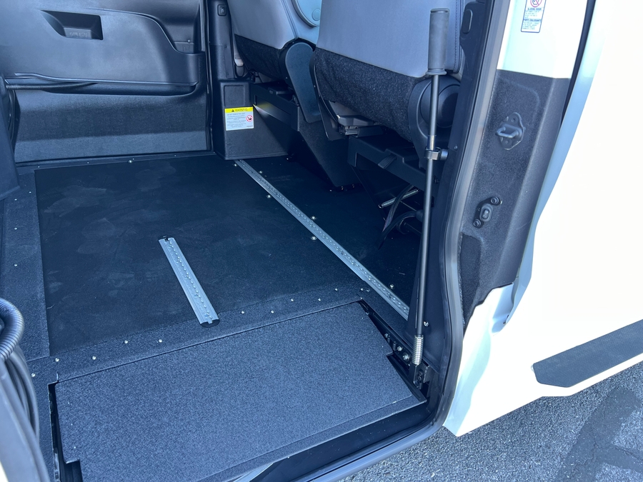 New 2025 Toyota Sienna Hybrid LE AWD - VMI  Entry  Ramp