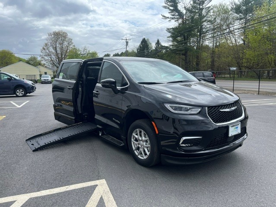 2026 Chrysler Pacifica's photo