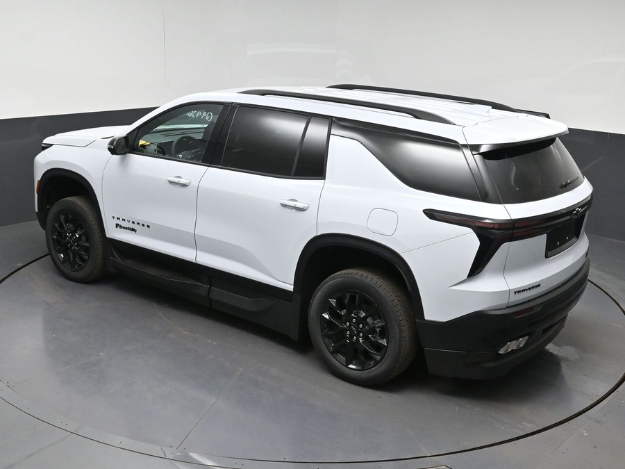 White Chevrolet Traverse image number 22