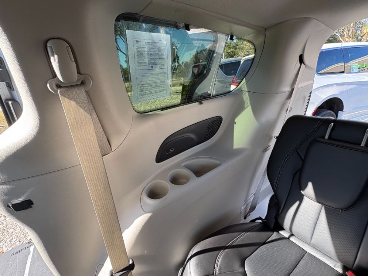 2024 CHRYSLER PACIFICA - Image 9