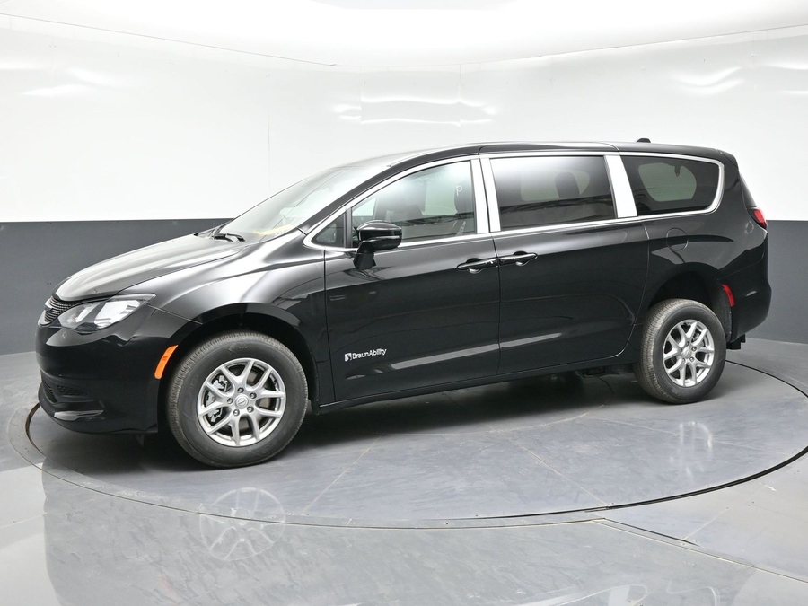 2026 Chrysler Voyager's photo