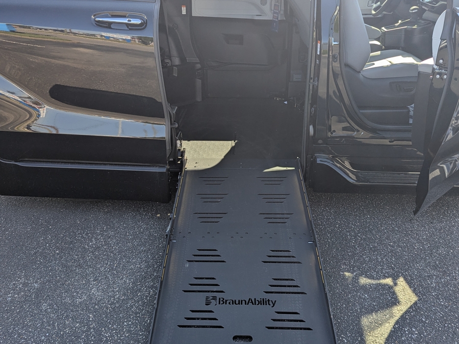 Black Toyota Sienna image number 6