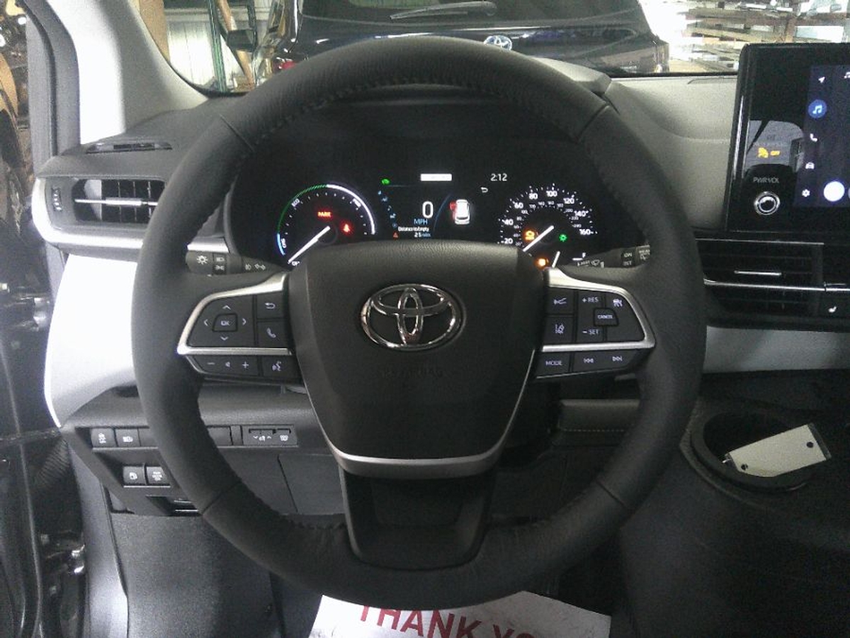 2025 TOYOTA SIENNA - Image 10