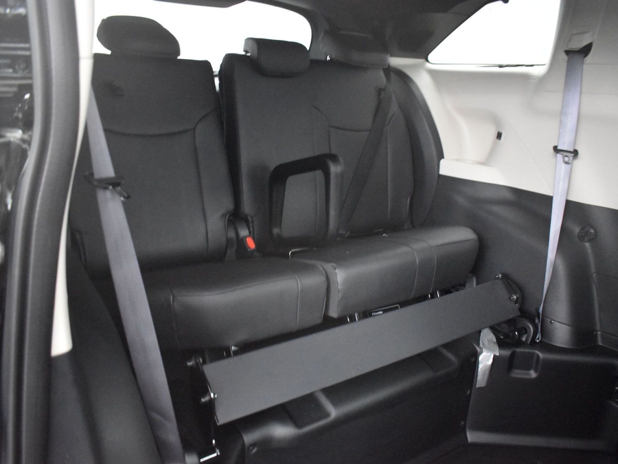 New 2025 Toyota Sienna Hybrid Platinum - BraunAbility Side Entry Entry In Floor Automatic Ramp