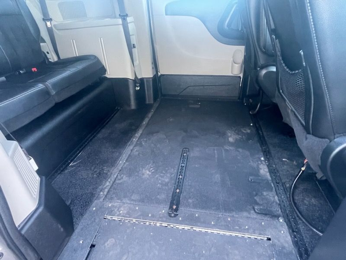 2017 DODGE GRAND CARAVAN - Image 8