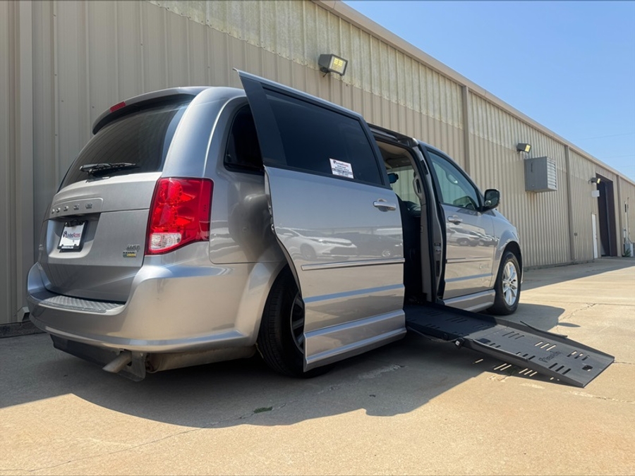 Used 2015 Dodge Grand Caravan SXT - BraunAbility Side Entry Fold Out Automatic Ramp