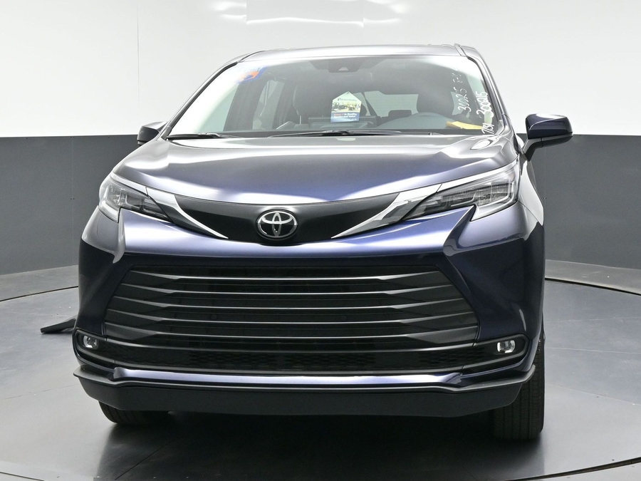 New 2026 Toyota Sienna Hybrid XLE Add - BraunAbility Side Entry Fold Out Automatic Ramp