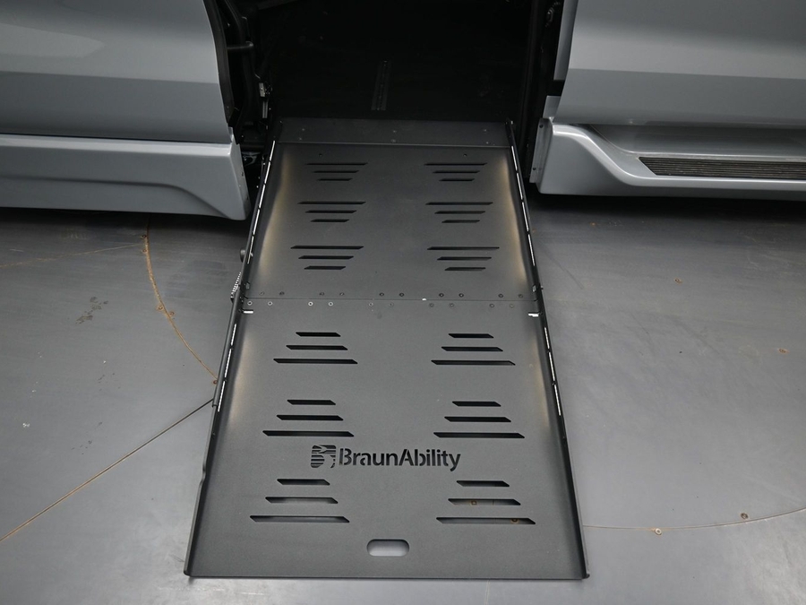 New 2026 Toyota Sienna Hybrid XSE Sport - BraunAbility Side Entry Fold Out Automatic Ramp