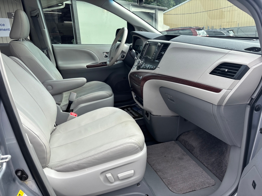 Used 2013 Toyota Sienna XLE - VMI Side Entry In Floor Automatic Ramp