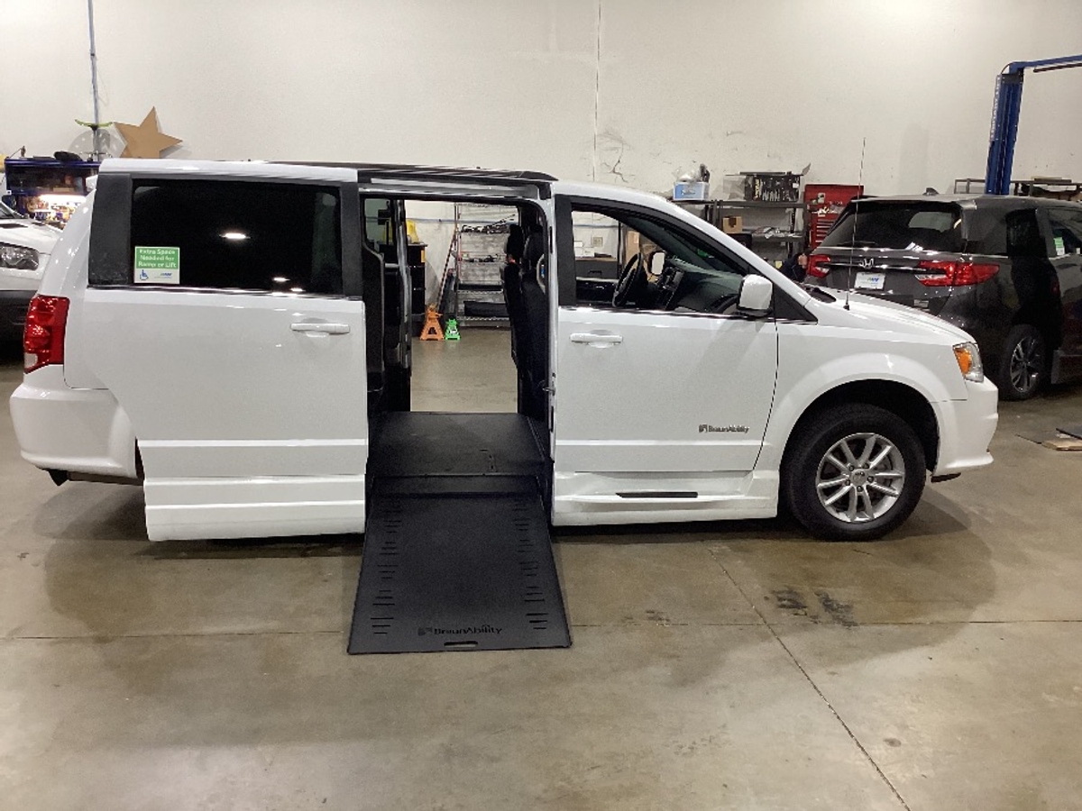 2019 DODGE GRAND CARAVAN - Image 1