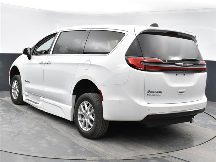 Used 2023 Chrysler Pacifica Touring L - BraunAbility Side Entry Fold Out Automatic Ramp