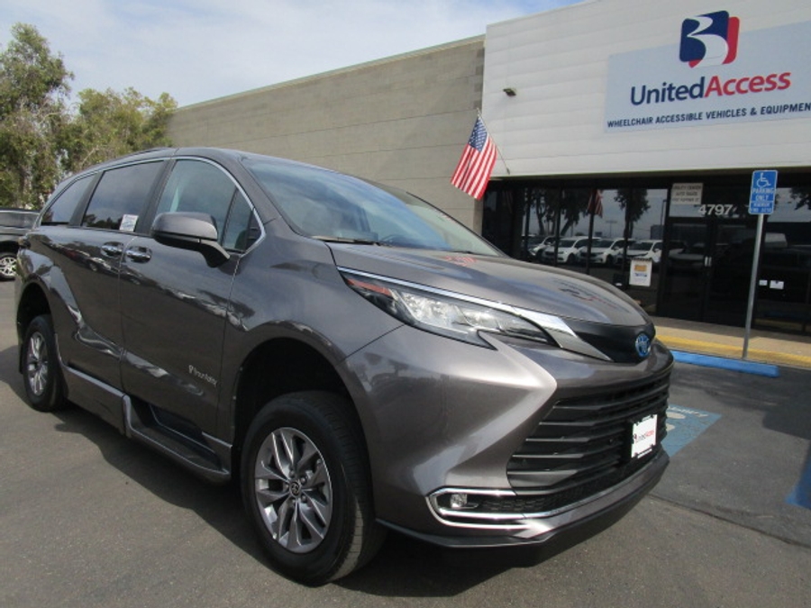 Used 2023 Toyota Sienna Hybrid XLE Base - BraunAbility Side Entry Entry In Floor Automatic Ramp