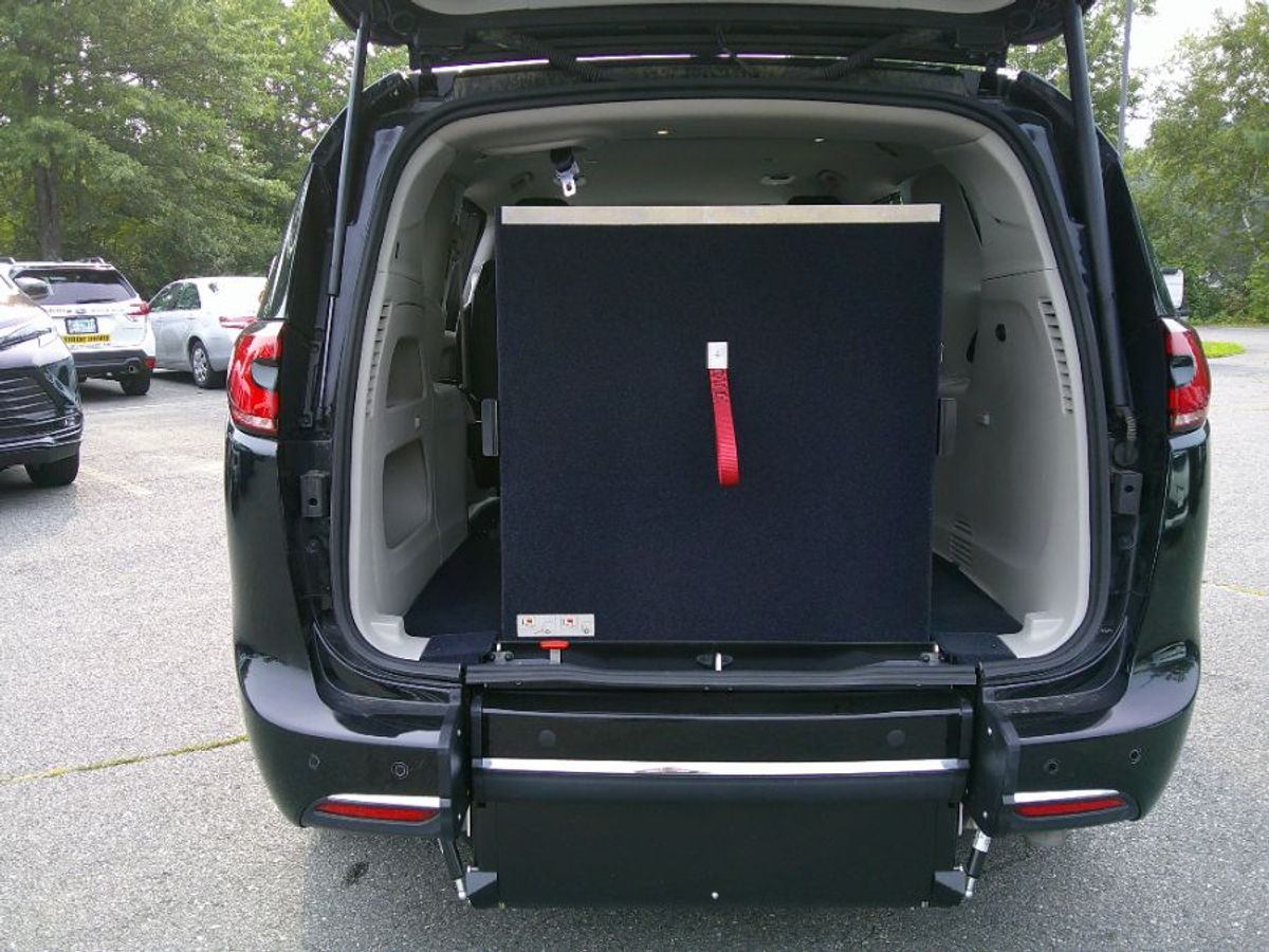 2024 CHRYSLER PACIFICA - Image 2