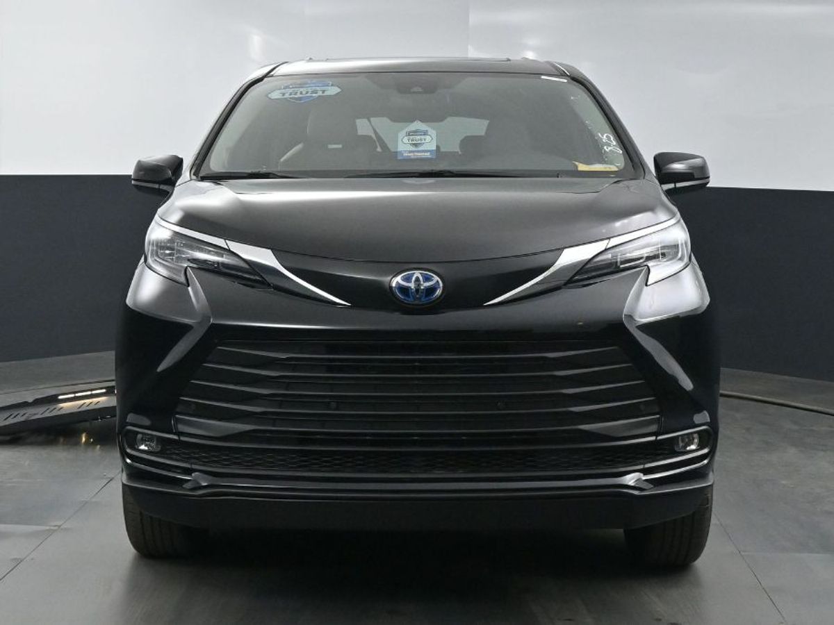 2025 TOYOTA SIENNA - Image 3