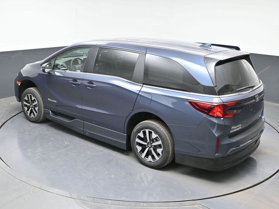 Blue Honda Odyssey image number 21