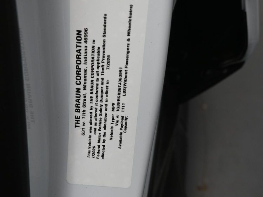 New 2026 Chevrolet Traverse 1LT Midnight - BraunAbility Side Entry In Floor Automatic Ramp