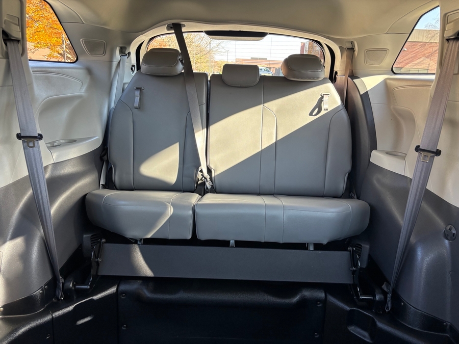 Used 2021 Toyota Sienna Hybrid XLE Base - BraunAbility Side Entry Entry Fold Out Automatic Ramp