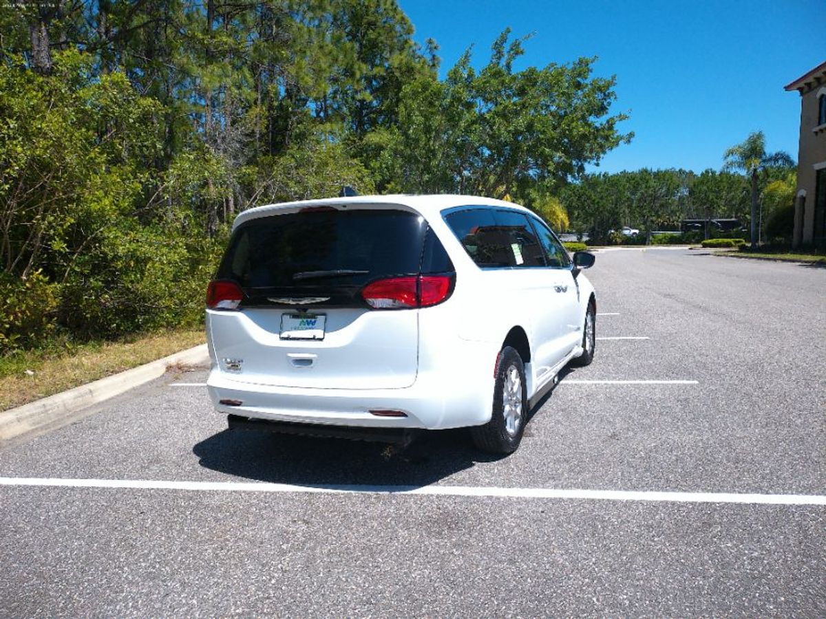 2024 CHRYSLER VOYAGER - Image 5