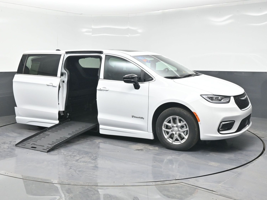 White Chrysler Pacifica image number 11