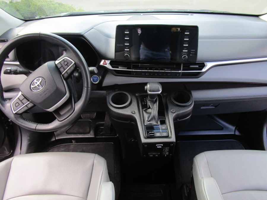 Used 2021 Toyota Sienna Hybrid XLE Base - BraunAbility Side Entry Entry Fold Out Automatic Ramp