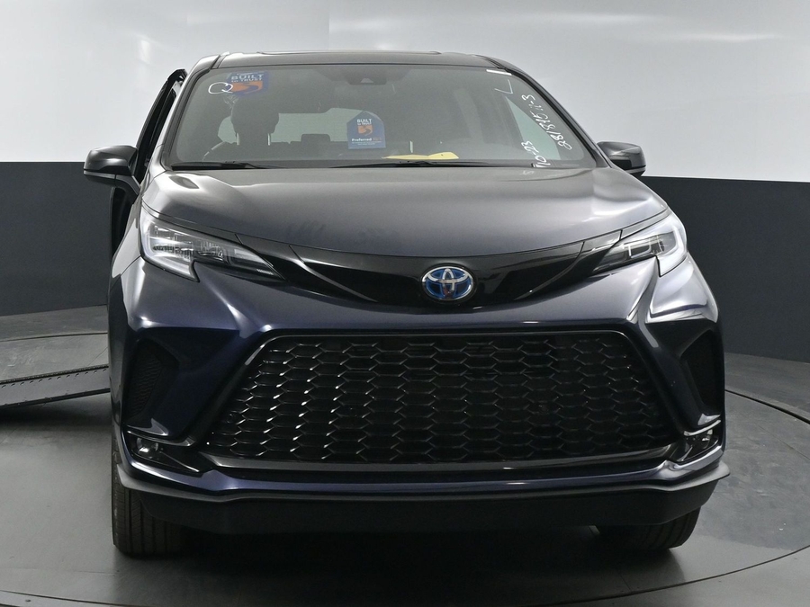 New 2025 Toyota Sienna Hybrid XSE Sport - BraunAbility Side Entry Entry In Floor Automatic Ramp