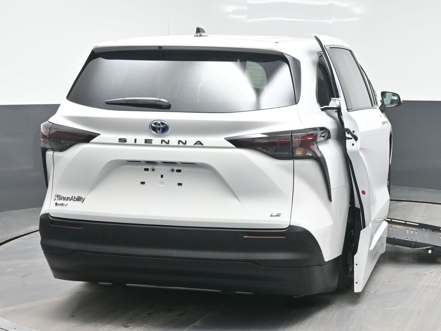 New 2025 Toyota Sienna Hybrid LE - BraunAbility Side Entry Entry Fold Out Automatic Ramp